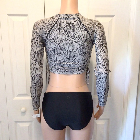 All In Motion Womens 2pc Snake Print Rash Guard Top & Bikini Bottom Set Size Med - Picture 4 of 11
